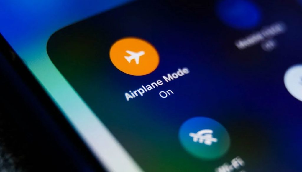 Miks telefon öösel tühjeneb? Varjatud põhjused ja kuidas sellega võidelda