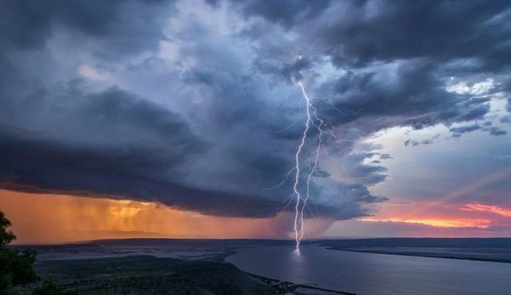 Torm tabas teid aias: kui kuulete äikest, riskite saada välk löögi
