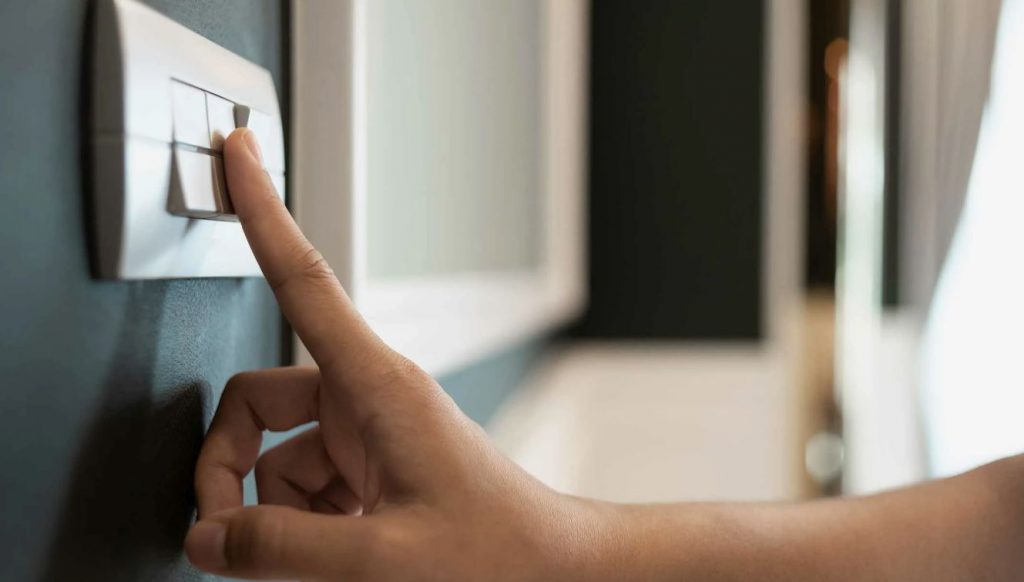 Kuidas vähendada elektriarveid tehnoloogia abil. Kasutage seda kohe!