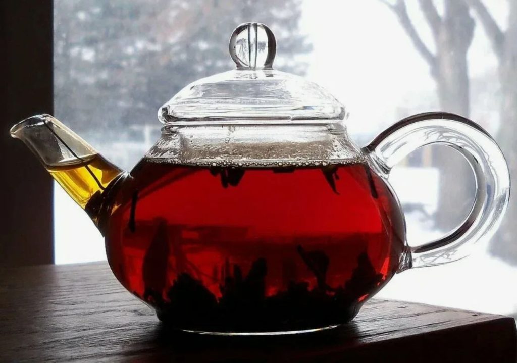 Millise temperatuuriga veega teed keeta: te ei usu, aga kindlasti mitte keeva veega!
