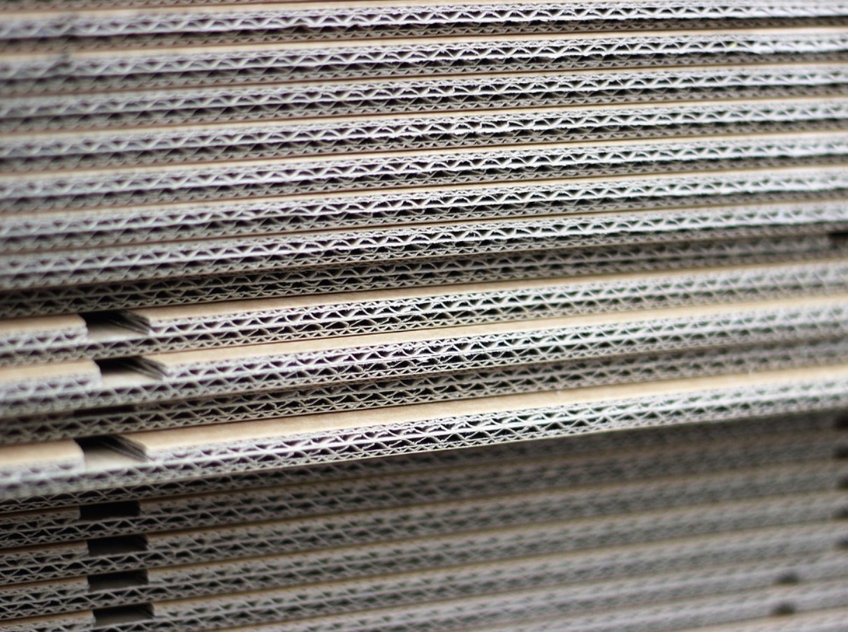 Suvitajad kutsuvad üles matma kartongikaste vooditesse ja peenardesse – siin on põhjus